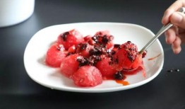 栗原熊jk吃瓜,趣味横生的校园生活