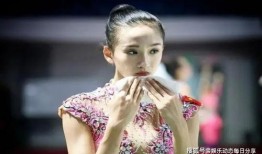 美女运动员吃瓜,展现运动与美食的完美融合