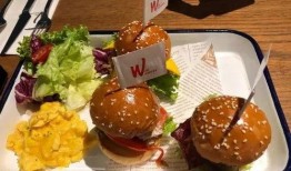 吃汉堡扇巴掌吃瓜,揭秘网络热梗背后的趣味与思考