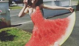 朋友吃瓜拍照,瞬间成为朋友圈焦点