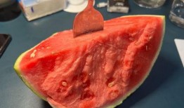 边吃瓜边腹泻,揭秘夏日饮食健康陷阱