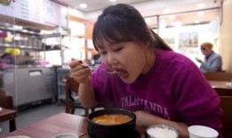 云南吃瓜小姐姐,揭秘云南特色美食背后的故事