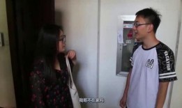 小伙给大嫂吃瓜