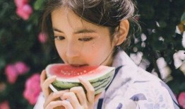 学生真人头像吃瓜,揭秘学生真人头像背后的秘密