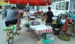 摆摊小贩吃瓜视频