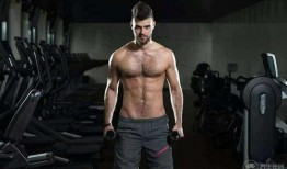 平头健身男吃瓜,吃瓜热议背后的健身生活