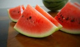 吃冰箱里小瓜,揭秘夏日清新美食之旅